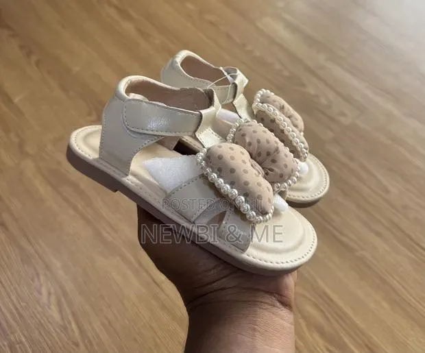 Kids Shoes · Photo 2