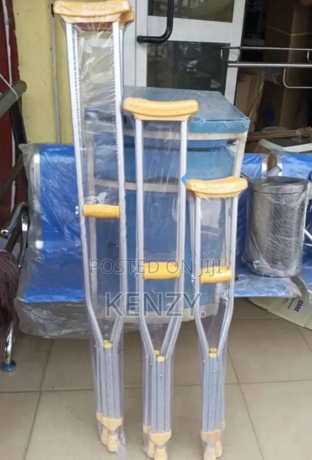 Armpit Crutches · Photo 1
