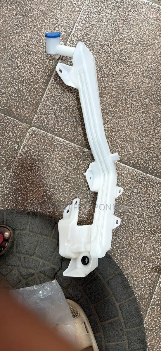 Honda CRV 2021,2022,2023,2024wiper Wash Bottle /Gallon · Photo 1