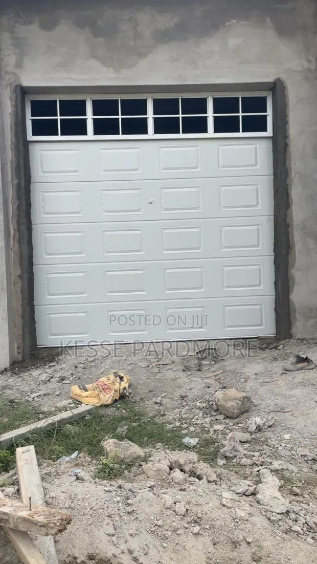 9 X 8 With Unmoved Fanlight · Photo 1