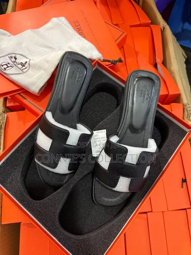 Plain Stones Hermes Slippers · Photo 1