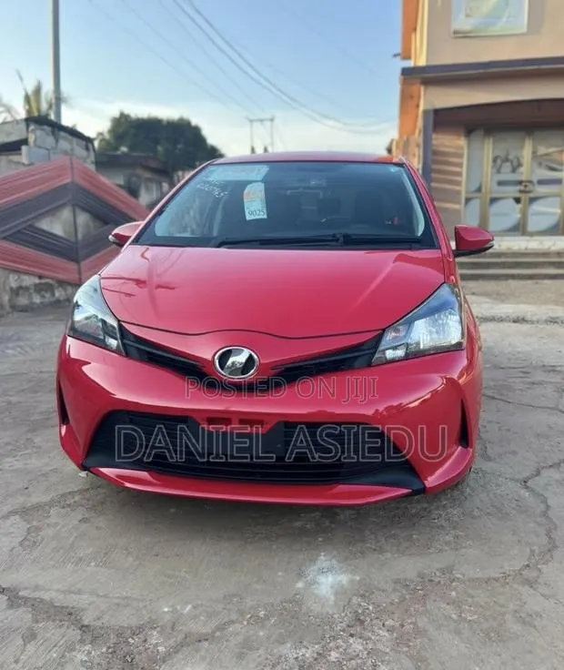 Toyota Vitz 1.3 AWD 3dr 2015 Red · Photo 1