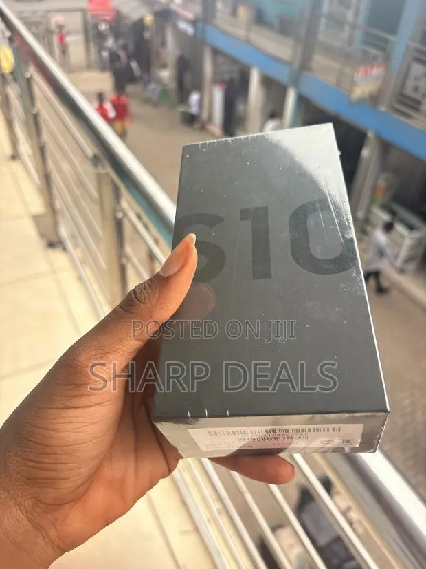 New Samsung Galaxy S10 Plus 128 GB Black · Photo 1