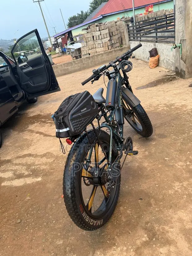 Motorcycle 2026 Green · Photo 1
