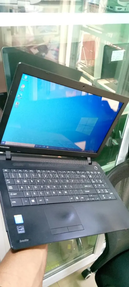 Laptop Toshiba Satellite C55 4GB Intel HDD 500GB · Photo 1