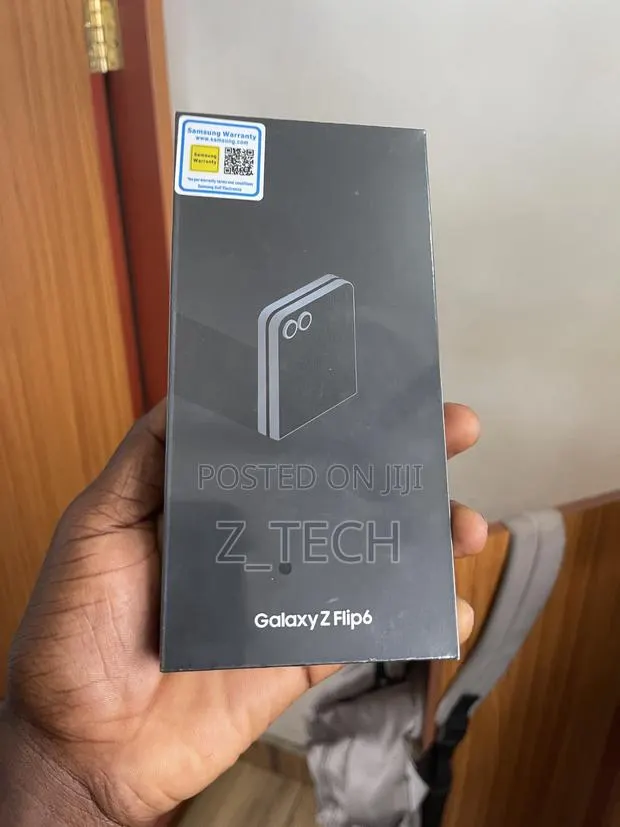 New Samsung Galaxy Z Flip6 256 GB Black · Photo 1