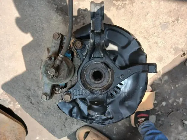 Toyota Yaris/Vitz Front Hub · Photo 1