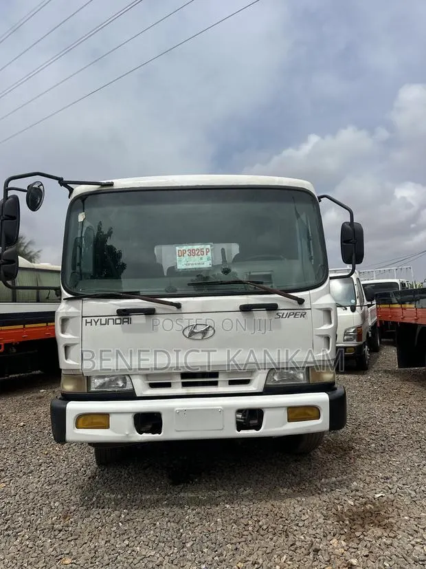 2004 Hyundai Gold Super · Photo 1
