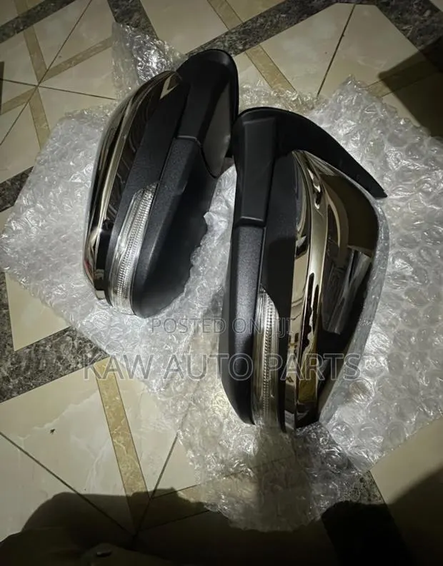 2015,2016,2017,2018,2019,2020,2021,2022,2023 Mirror for Toyota Hilux · Photo 1