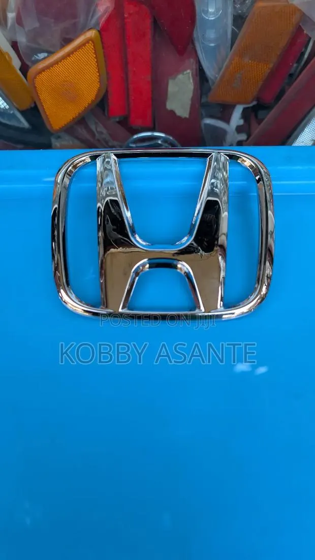CR-V Front Emblem and Accord 2018 · Photo 1
