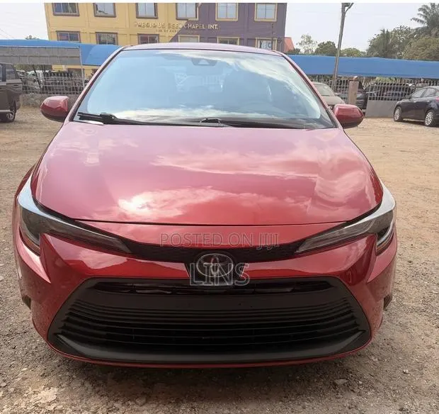 Toyota Corolla LE 2021 Red · Photo 1