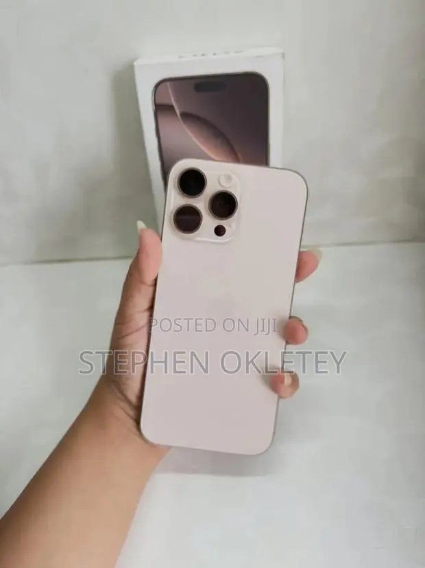 New Apple iPhone 16 Pro Max 256 GB Gold · Photo 1