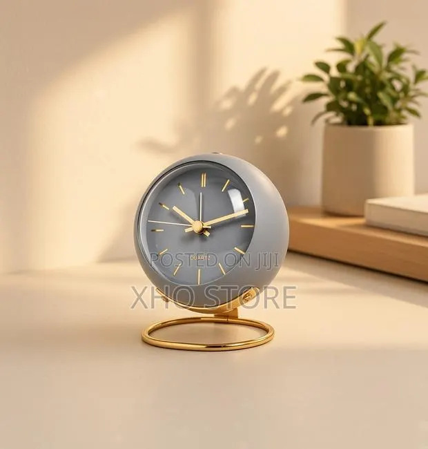 Nordic Minimalist Analog Desk Clock · Photo 1