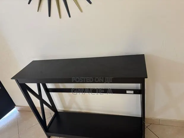 Console Table · Photo 1