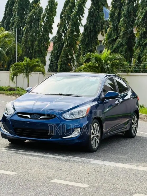 Hyundai Accent SE 2018 Blue · Photo 1