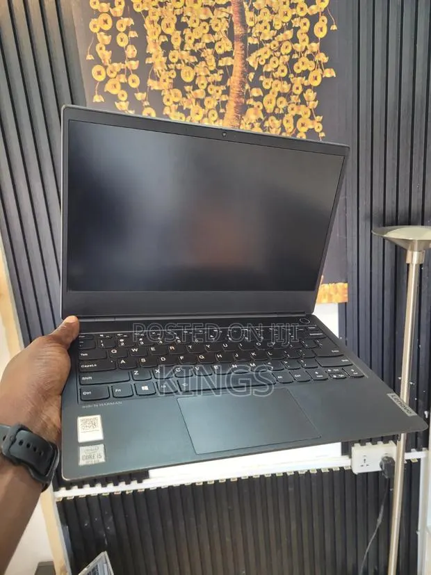 Laptop Lenovo IdeaPad 130 8GB Intel Core i7 SSD 256GB · Photo 1