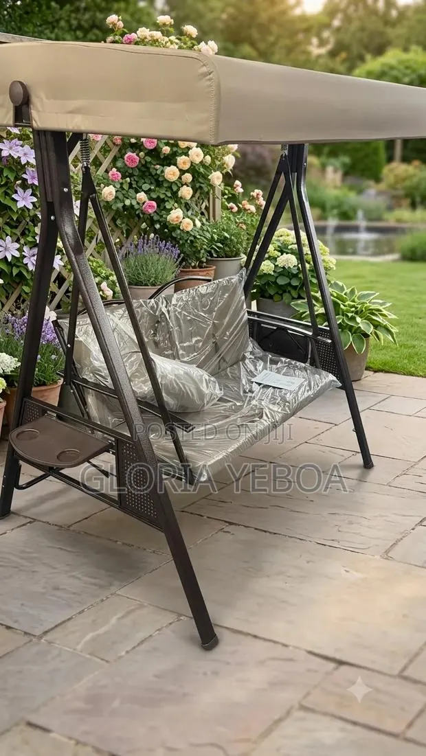 3-Seater Outdoor Canopy Swing Chair · Photo 1