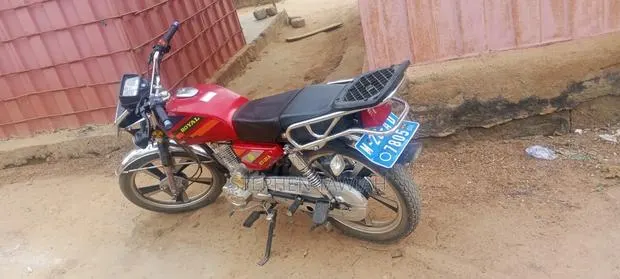 Royal Motorcycle 2026 Red · Photo 2