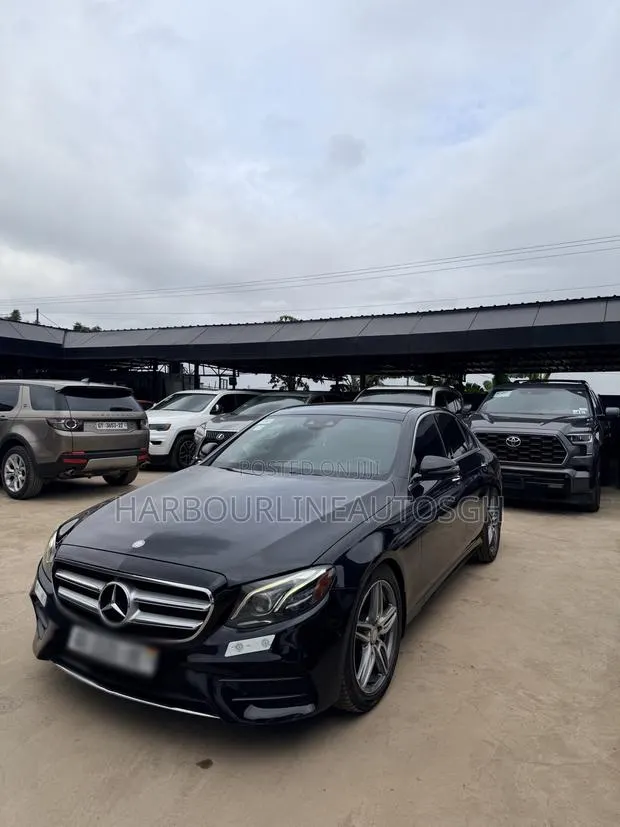Mercedes-Benz E300 4Matic AWD Sedan (2.0L 4cyl 9A) 2017 Black · Photo 1