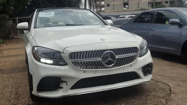 Mercedes-Benz C300 Luxury Sedan RWD (2.0L 4cyl 7A) 2017 White · Photo 1