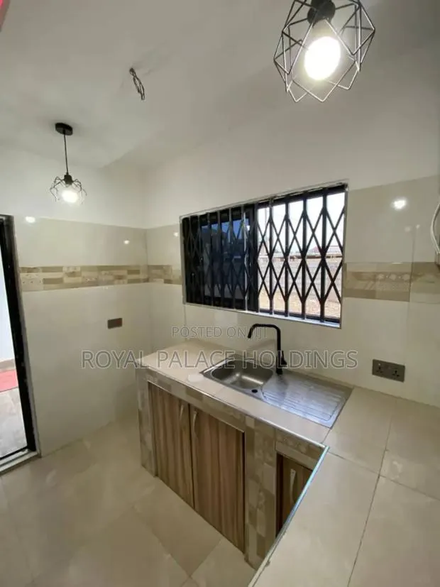 5bdrm House in Achimota for sale · Photo 1