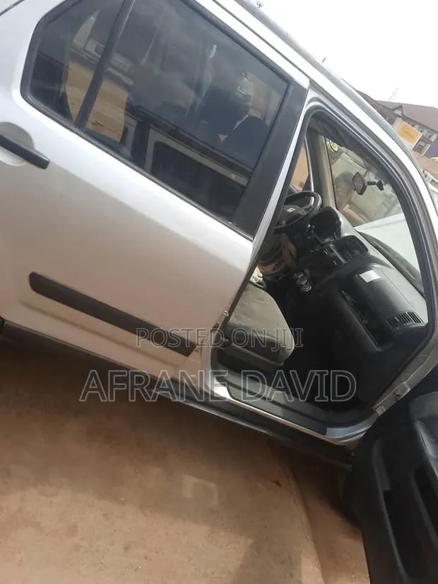 Honda CR-V 2006 Silver · Photo 1