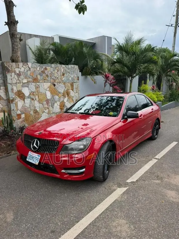 Mercedes-Benz C250 2014 Red · Photo 1