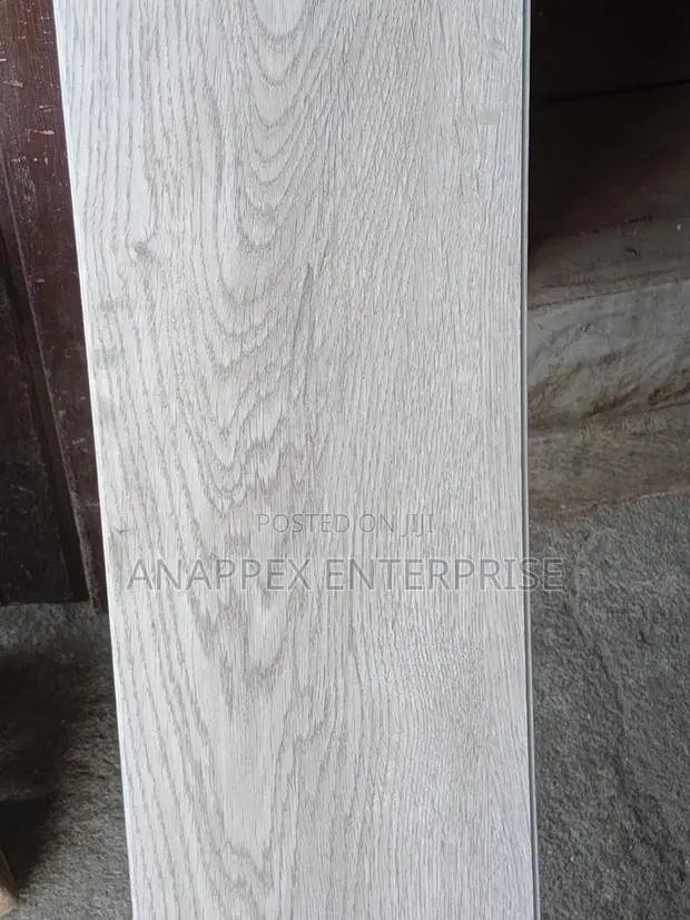 Floor Vinyl or Parquet for Flooring · Photo 1