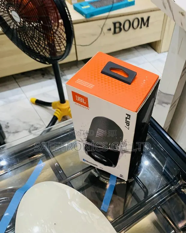 Fabulous (Black) Bluetooth JBL Flip 7 Speaker · Photo 1