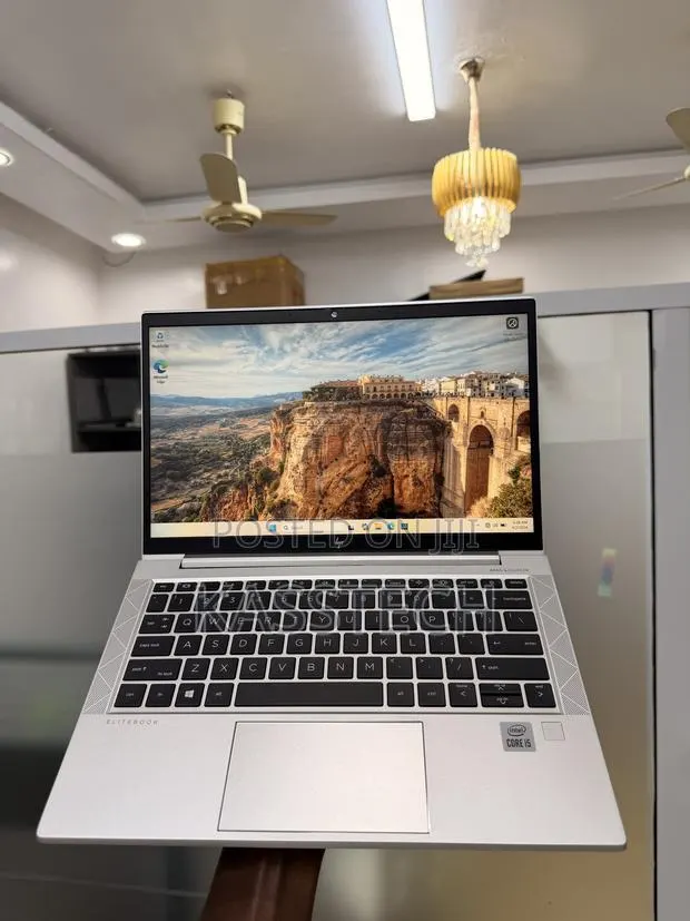Laptop HP EliteBook 830 G7 16GB Intel Core i5 SSD 256GB · Photo 1