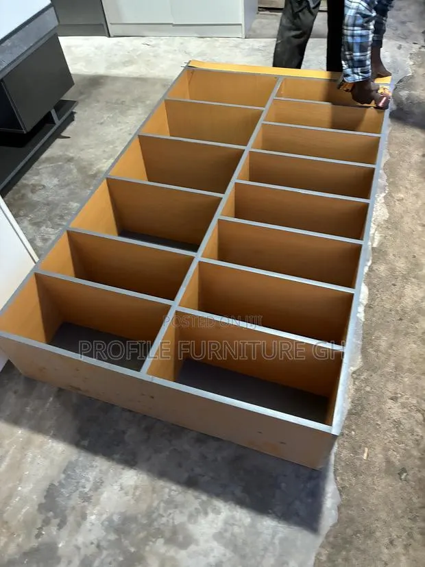 Laminated MDF Bag Rack · Photo 2