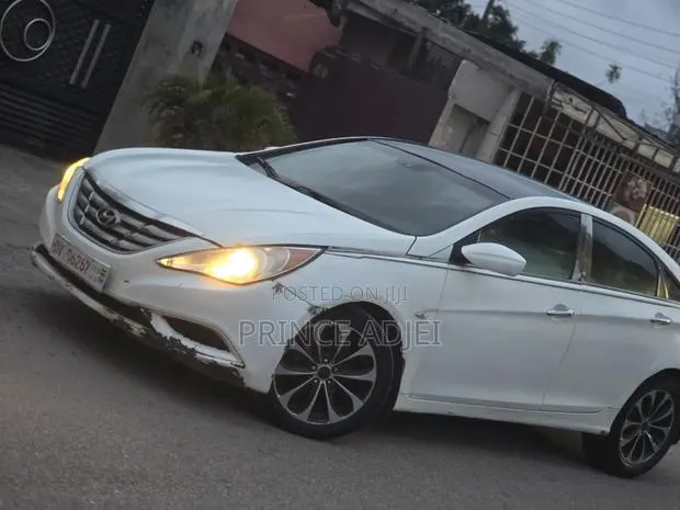 Hyundai Sonata GLS Sedan FWD (2.4L 4cyl 6A) 2012 White · Photo 1