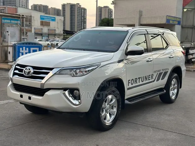 Toyota Fortuner 2.7 AWD 2019 White · Photo 1