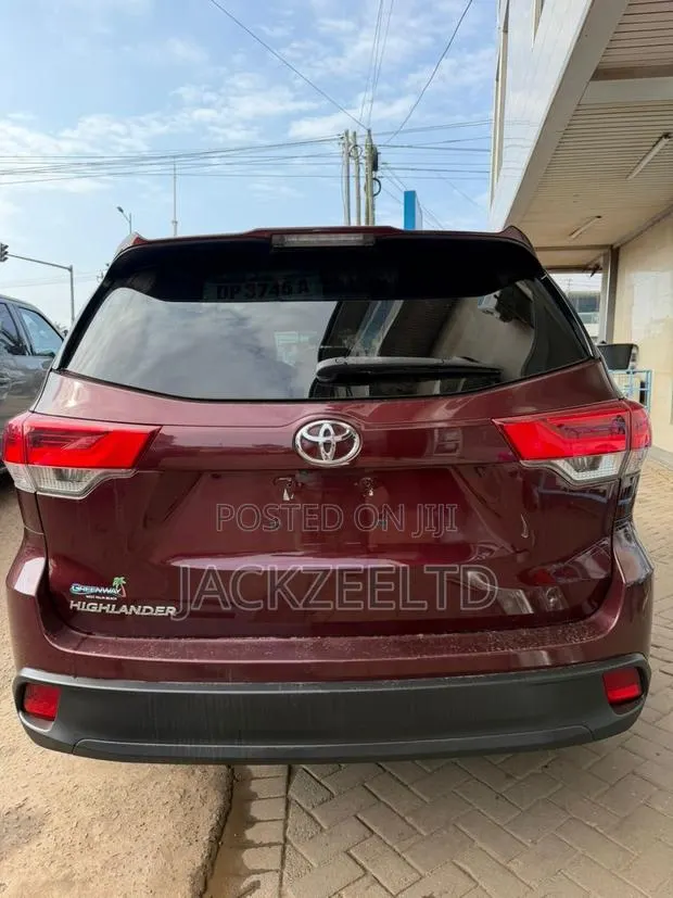 Toyota Highlander LE 4x2 (2.7L 4cyl 6A) 2017 Burgundy · Photo 1