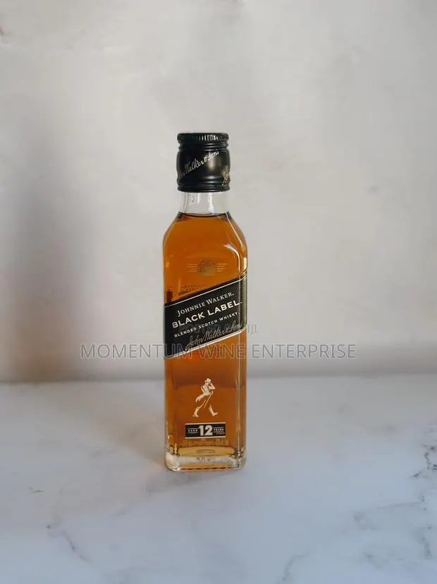 Johnnie Walker Black Label Whiskey 200ml · Photo 1