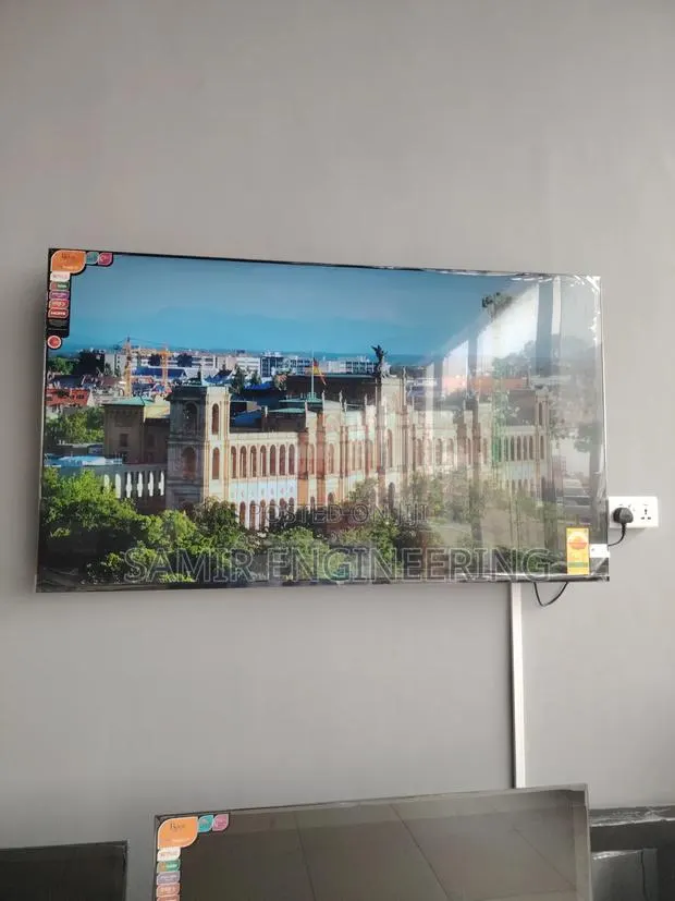 Roch 65” Uhd Smart Tv: Immersive Cinema Gaming · Photo 1