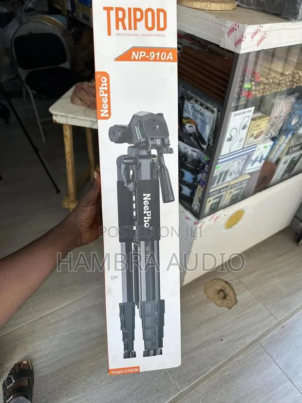Big Tripod Stand For Both Camera And Phone · Photo 1