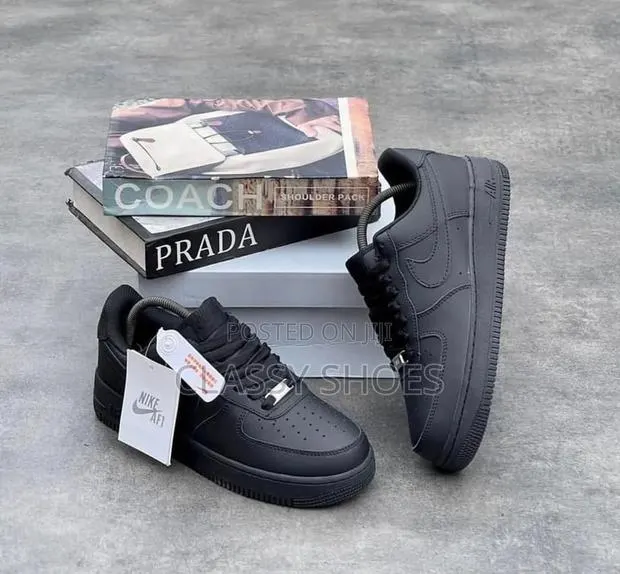 Original Nike Airforce All Black Edition · Photo 1
