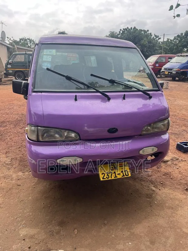 Hyundai H-100 2001 Orange · Photo 1