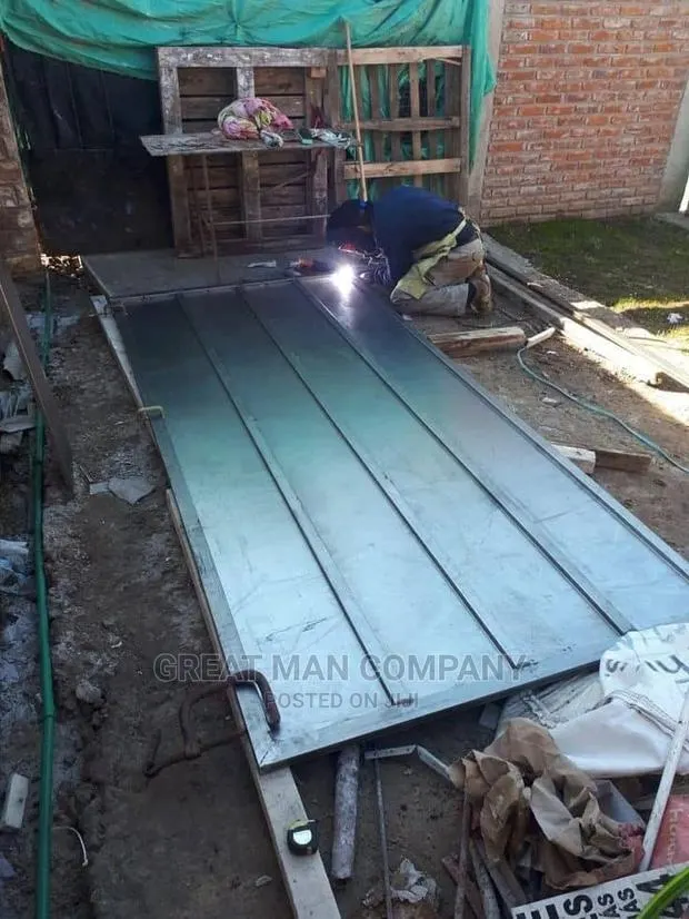 Looking for a Professional Electric Welder · Photo 1