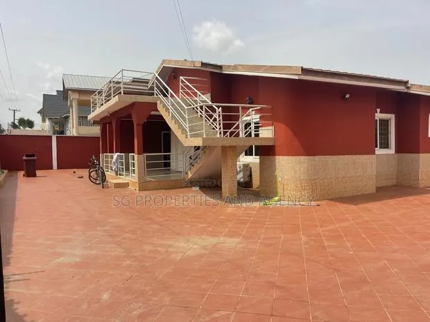 4bdrm House in Batsonaa, Baatsona Total for rent · Photo 1