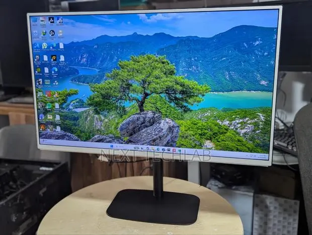 LG electriQ eiQ-32MFF144 · Photo 1