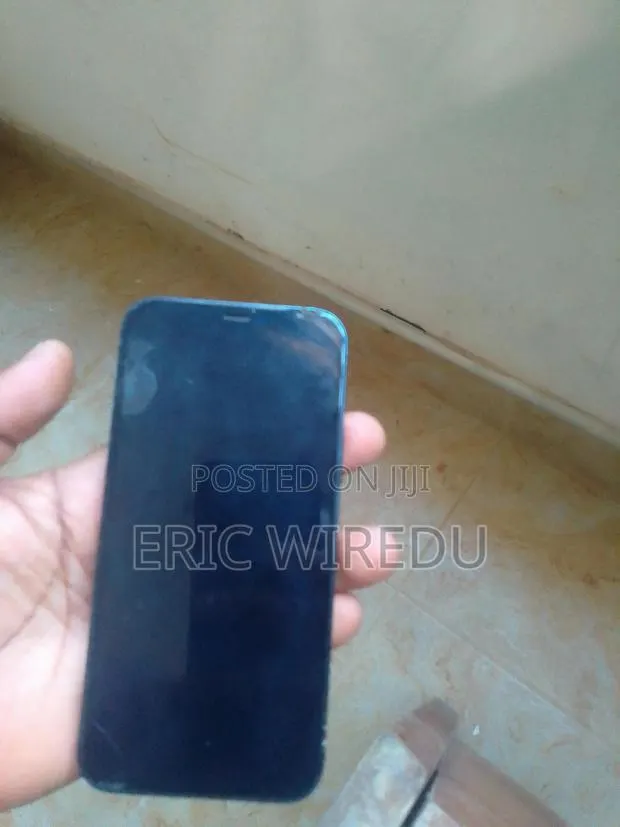 Apple iPhone 12 128 GB Black · Photo 1