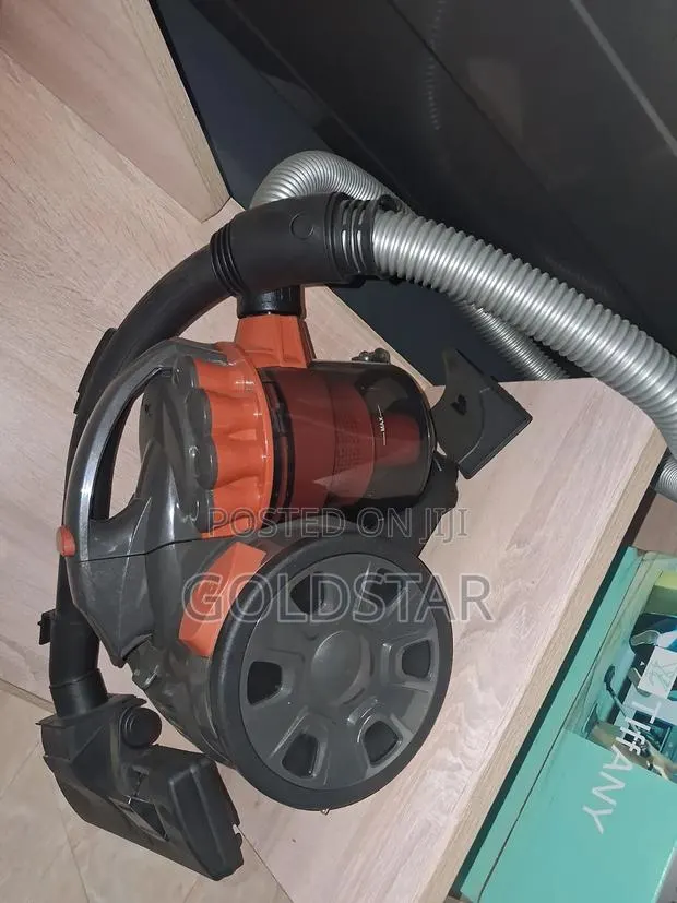Pro-Bagless Vacuum Cleaner · Photo 1