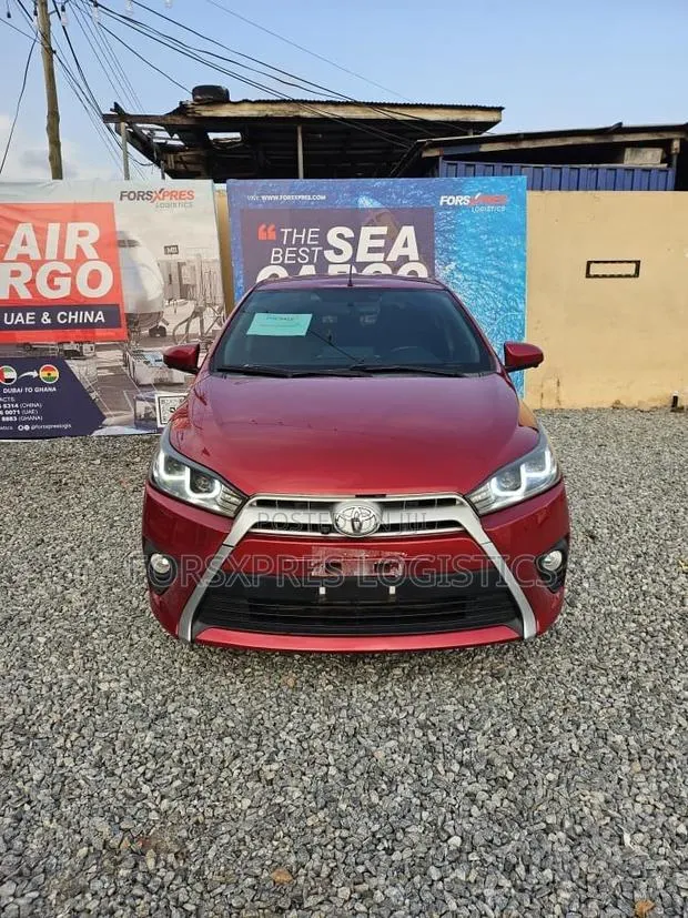 Toyota Yaris SE Hatchback 5dr 2016 Red · Photo 1