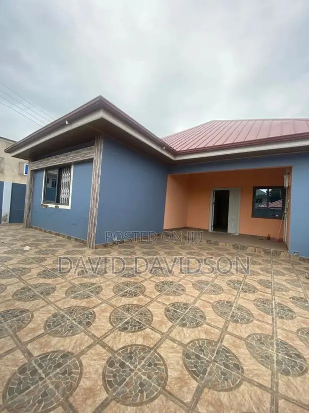 3bdrm Mansion in 3 Bedroom Bedroom, Tema Metropolitan for rent · Photo 1