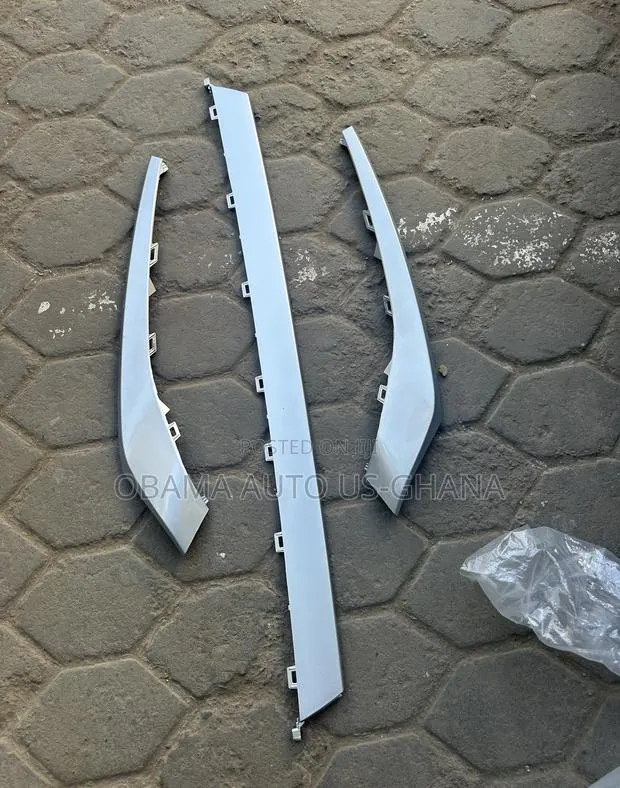 Toyota Highlander Grand 2024 2025 Front Bumper Chrome Lower Trim Lip · Photo 1
