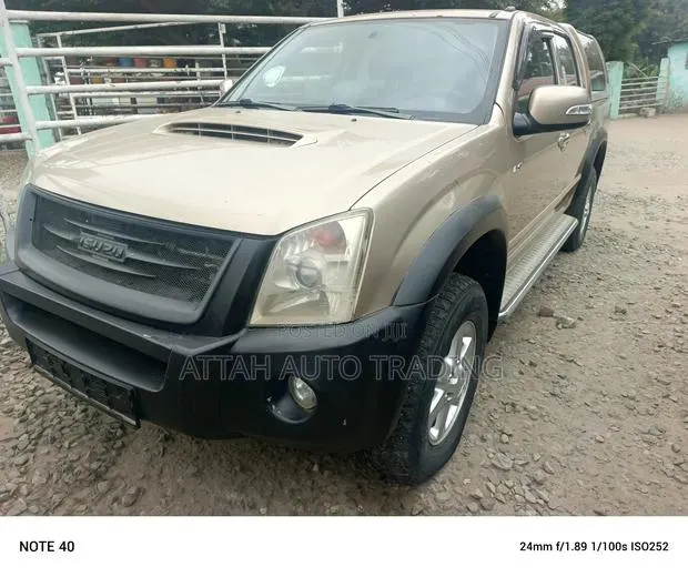 Isuzu I-Series 2008 Brown · Photo 1