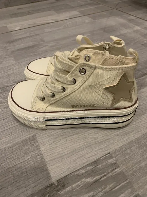 Kids Cream Platform High-Top Kids Sneakers – Gold Star Detail · Photo 3