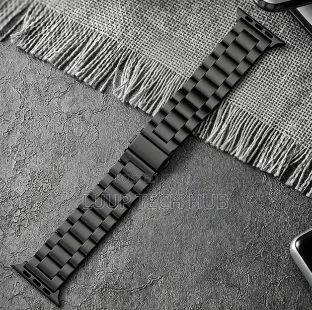 Black Steel Metal Strap for Apple Watch · Photo 1